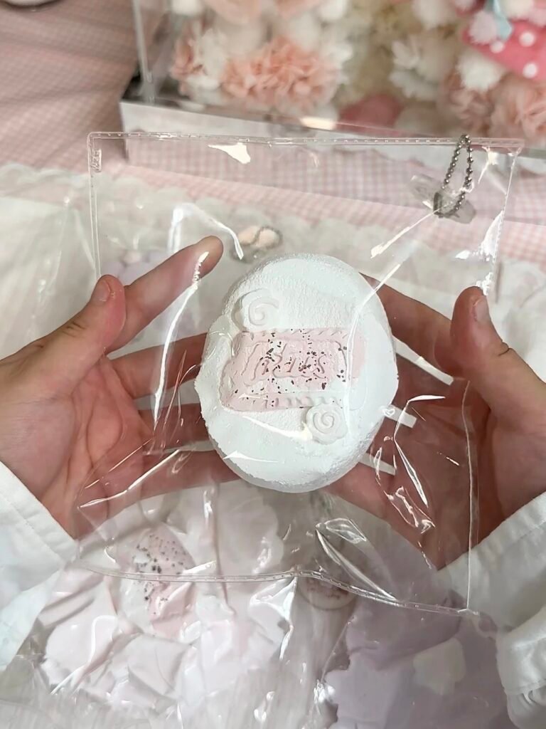 523005 Hunini Chocolate Strawberry Velvet Senbei (Cream Cheese Clay Texture Series) / hunini 巧莓丝绒仙贝（乳酪泥触感系列）