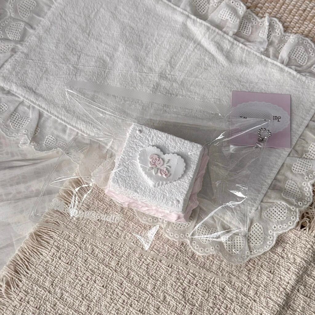289016 Jenny Studio Rose Mini Cake (Cotton Soft Clay Texture Series) / Jenny studio 玫瑰小糕（绵绵泥触感系列）