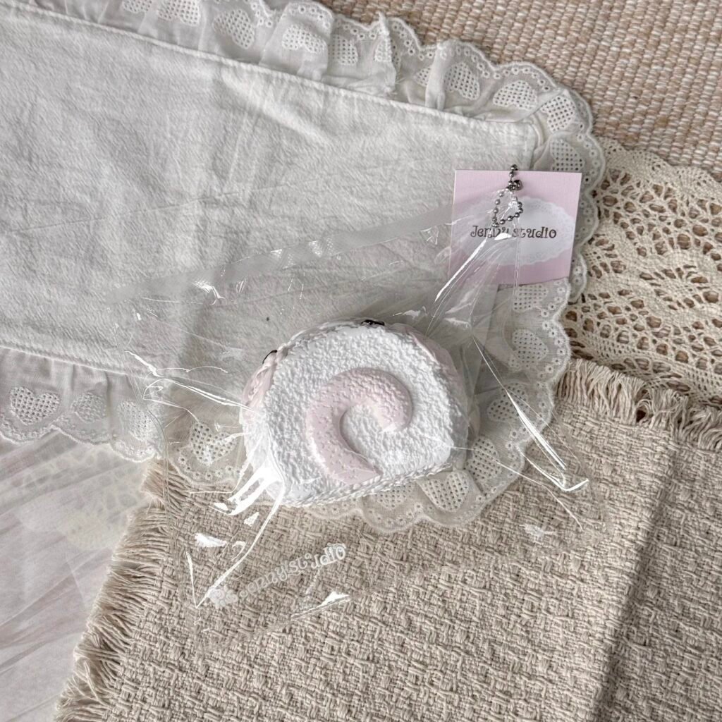 289021 Jenny Studio Rose Swiss Roll (Cotton Soft Clay Texture Series) / Jenny studio 玫瑰瑞士卷(绵绵泥触感系列)