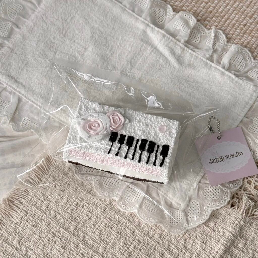 289028 Jenny Studio Piano Long Toast (Milk Cake Clay Texture Series) / Jenny studio 钢琴长吐司(奶糕泥触感系列)