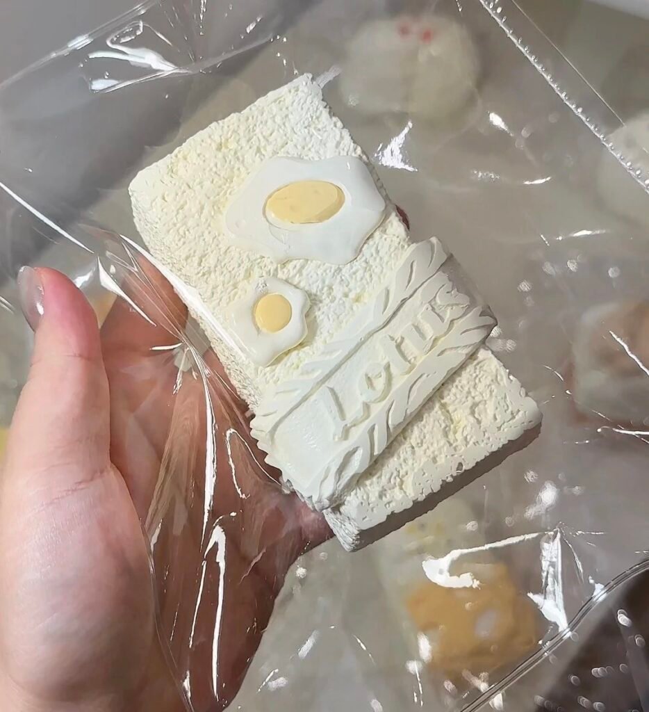 475001 Jiongjiong Jiang Fried Egg Long Toast (Dry Glutinous Cream Paste Clay Texture Series) / 囧囧酱 煎蛋长吐司(干糯乳膏泥触感系列)