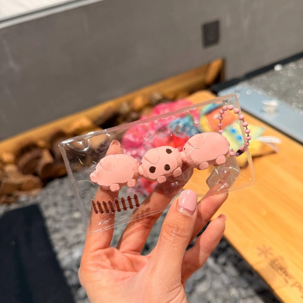 929 Kala Mini Three Pigs - Unpowdered / KALA mini三只猪(不裹粉)