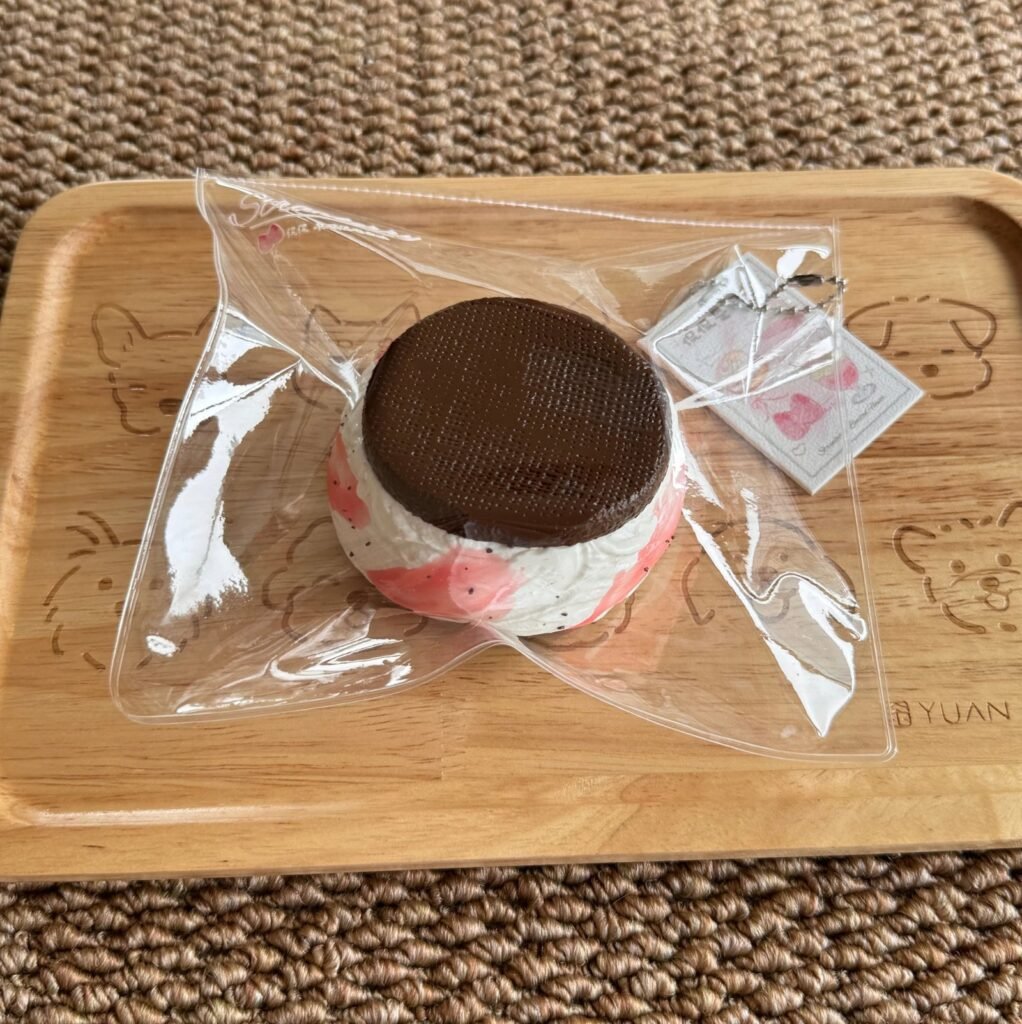 88025 Kankan Strawberry Chubby Cake (Cream Clay Texture Series) / 侃侃是侃爷 草莓墩墩(奶油泥触感系列)