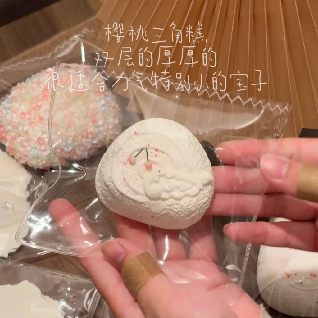 308012 Kelu Cherry Mini Triangle (Cotton Cream Texture Series) / kelu可露 樱桃小三角(绵奶油触感系列)