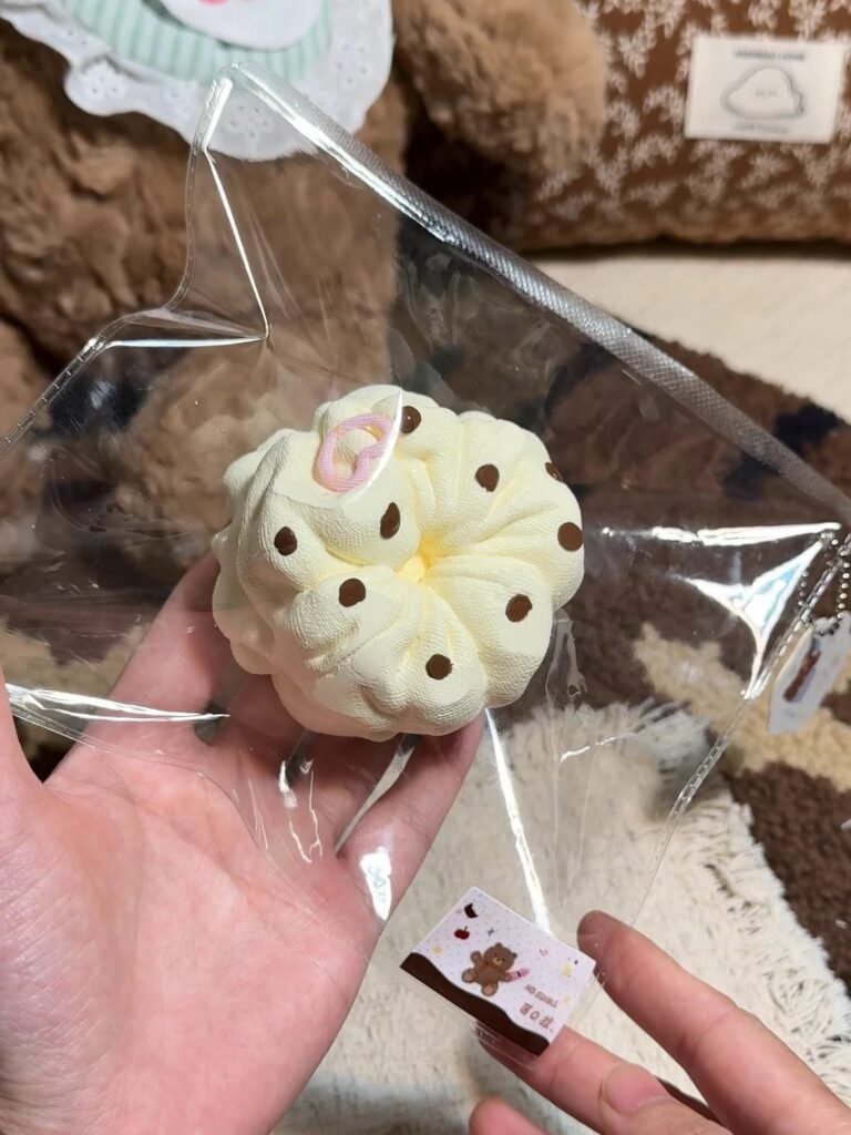 286023 Keonie Polka Dot Scrunchie (Cheese Clay Texture Series) / 可O捏 波点大肠圈(奶酪泥触感系列)