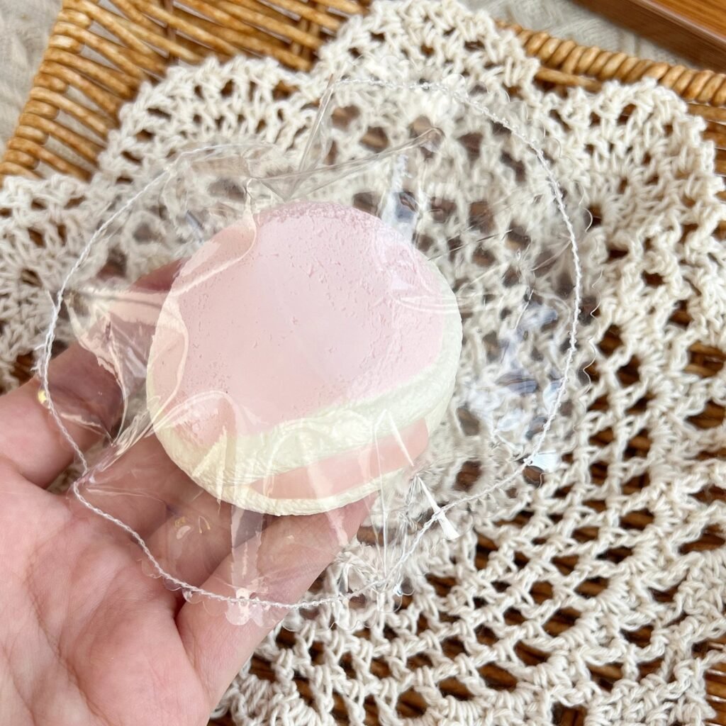 89100 Kaka Jiang Squishy Berry Dorayaki - Mini (Dry Cheese Clay Texture Series) / 咔咔酱捏捏 莓莓铜锣烧（微缩款）（干奶酪触感系列）