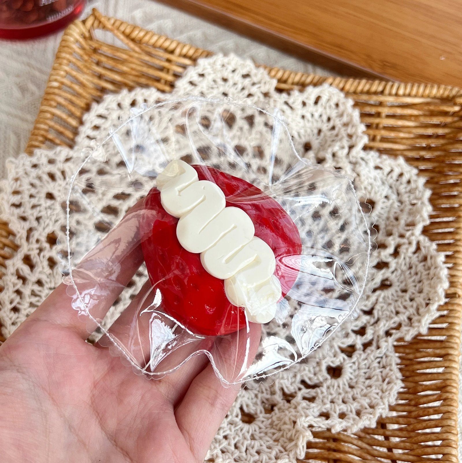 89106 Kaka Jiang Squishy Strawberry - Mini (Dry Cheese Clay Texture Series) / 咔咔酱捏捏 草莓(微缩款)(干奶酪触感系列)