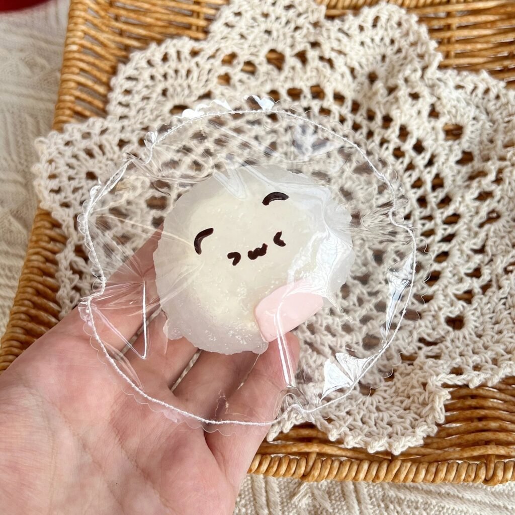 89109 Kaka Jiang Squishy Snow Skin Rice Ball - Mini (Dry Cheese Clay Texture Series) / 咔咔酱捏捏 冰皮饭团(微缩款)(干奶酪触感系列)