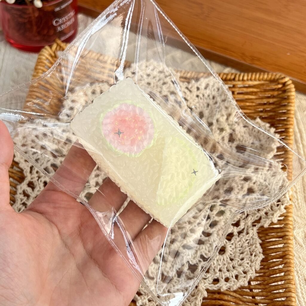 89111 Kaka Jiang Squishy Apple Guava Short Rice Ball (Dry Cheese Clay Texture Series) / 咔咔酱捏捏 苹果芭乐短饭团（干奶酪触感系列）