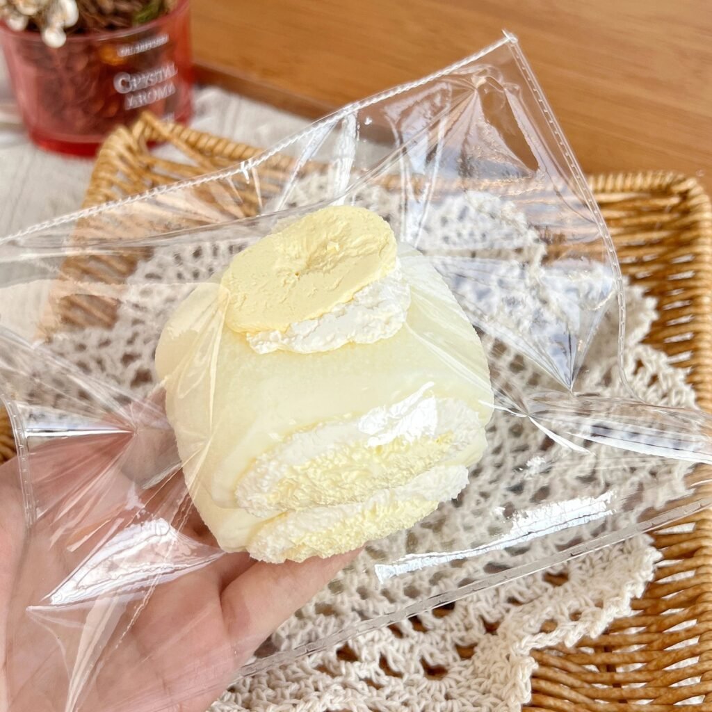 89115 Kaka Jiang Squishy Banana Milk Crumble Dango (Dry Cheese Clay Texture Series) / 咔咔酱捏捏 香蕉奶酥团子（干奶酪触感系列）