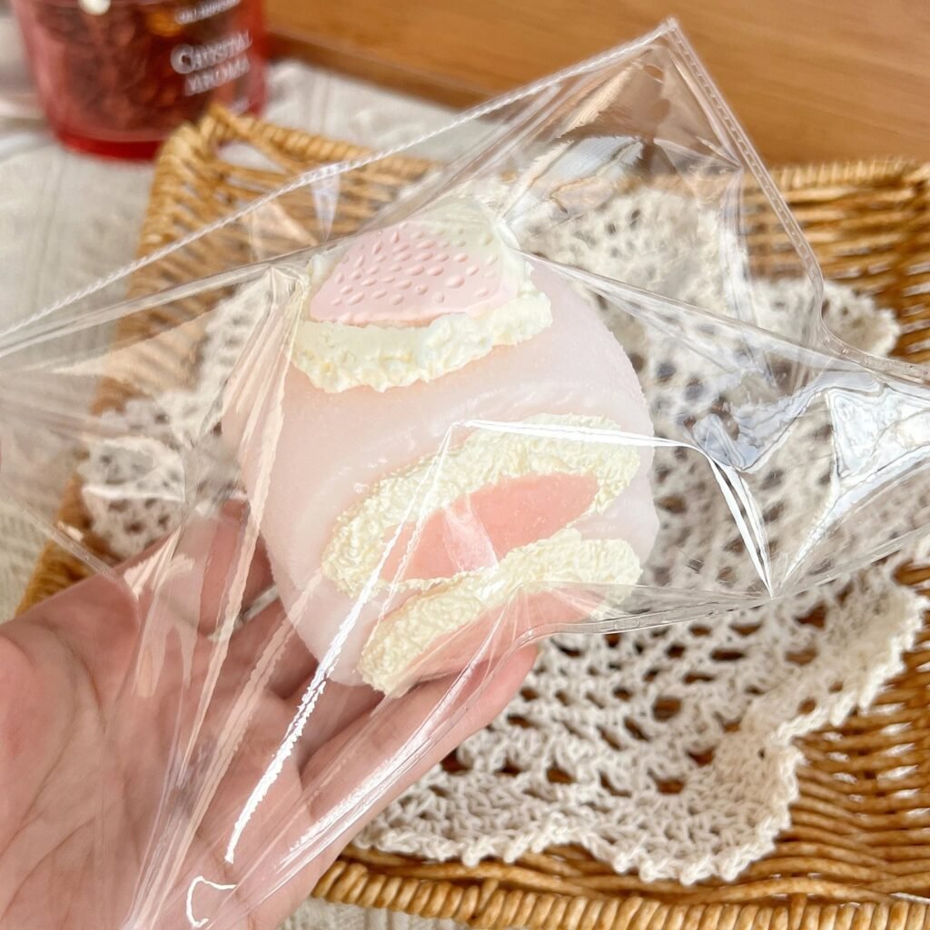 89116 Kaka Jiang Squishy Berry Milk Crumble Dango (Dry Cheese Clay Texture Series) / 咔咔酱捏捏 莓莓奶酥团子（干奶酪触感系列）