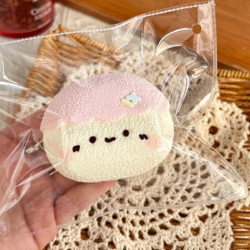 89124 Kaka Jiang Squishy Blunt Bangs Dumpling - Pink (Dry Cheese Clay Texture Series) / 咔咔酱捏捏 齐刘海团团（粉）（干奶酪触感系列）