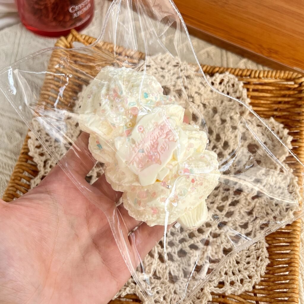 89152 Kaka Jiang Squishy Crumble Cream Roll (Soft Cream Paste Texture Series) / 咔咔酱捏捏 碎碎奶油卷(软乳膏触感系列)