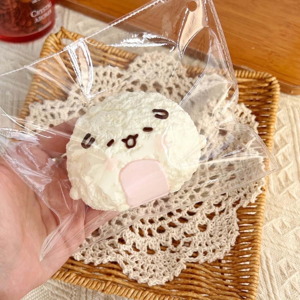 89147 Kaka Jiang Squishy Rice Ball Baby - Pink (Soft Cream Paste Texture Series) / 咔咔酱捏捏 饭团宝宝（粉）（软乳膏触感系列）