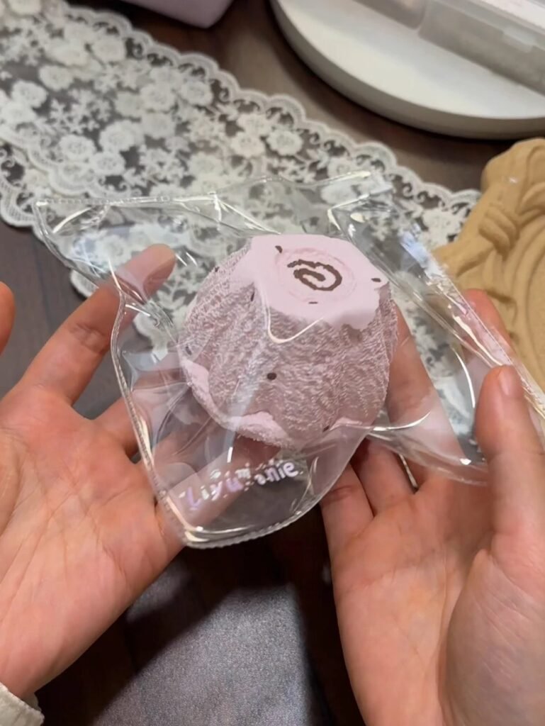 208014 Liyu 777 Squishy Berry Chocolate Pudding (Cream Clay Texture Series) / 梨予777的捏 莓巧布丁(奶油泥触感系列)