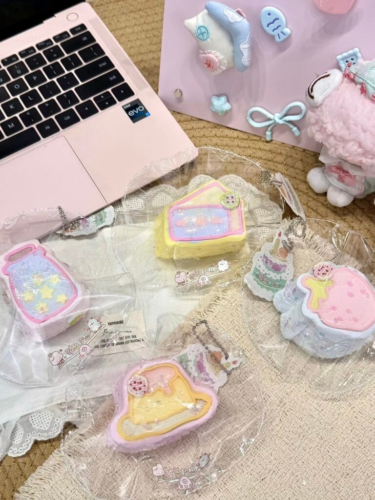 325053 Lanlan Studio Hand-Painted Cake Slice (Watery Cream Texture Series) / Lanlan Studio 手绘切糕（稀奶油触感系列）
