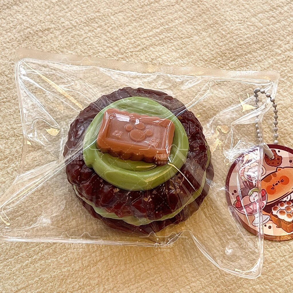 447004 Little Cheese Ball Shop Pistachio Dark Chocolate Sandwich Cookie / 小酪球Shop 开心果黑巧夹心曲奇