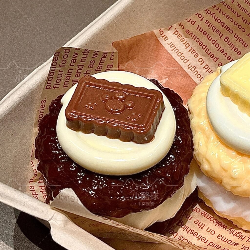 447005 Little Cheese Ball Shop Dark Chocolate Cream Sandwich Cookie / 小酪球Shop 黑巧奶油夹心曲奇