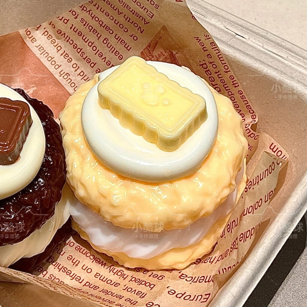 447006 Little Cheese Ball Shop White Chocolate Cream Sandwich Cookie / 小酪球Shop 白巧奶油夹心曲奇