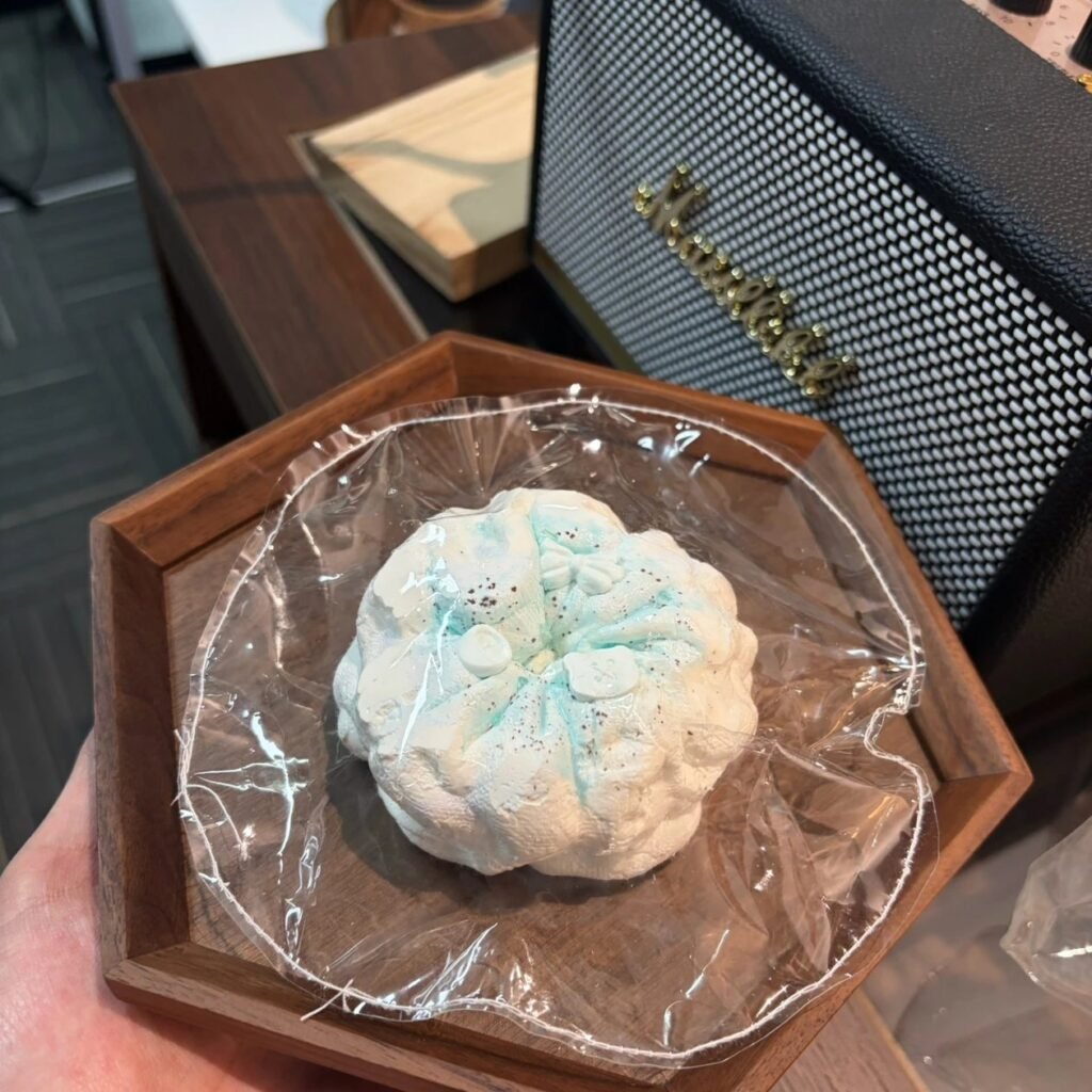 457001 Little Chicken Feather Ice Blue Scrunchie / 小鸡毛捏捏 冰蓝发圈