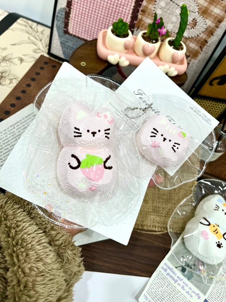 280037 Leyou Studio Strawberry Kitten / 乐油studio 草莓小猫咪