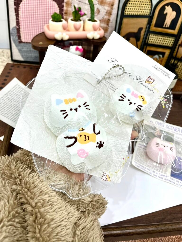 280038 Leyou Studio Fish-Hugging Kitten / 乐油studio 抱鱼小猫