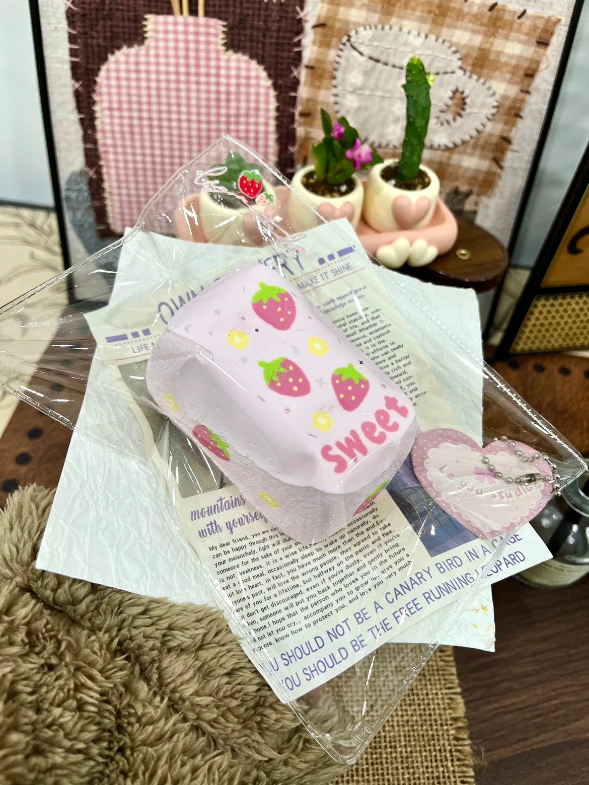 280041 Leyou Studio Strawberry Sweet Hand-Pressed Rice Ball / 乐油studio 草莓sweet手握