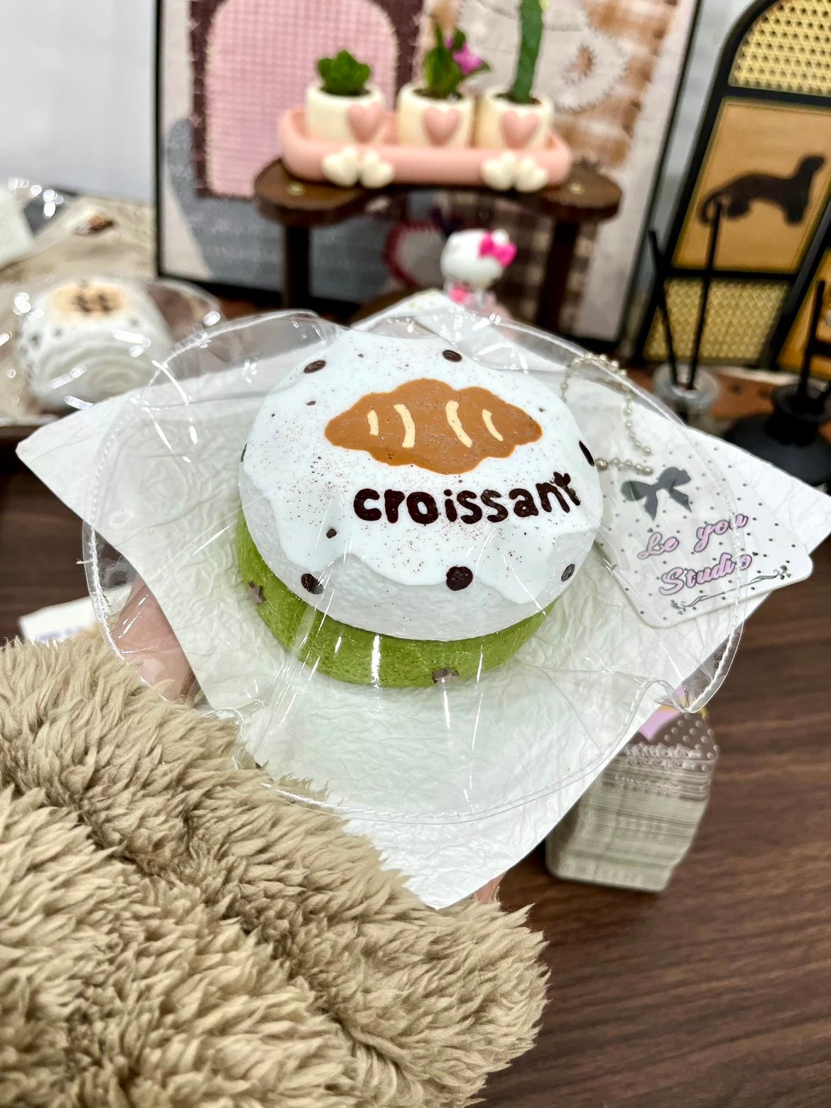 280043 Leyou Studio Cream Matcha Croissant / 乐油studio 奶油抹茶牛角包
