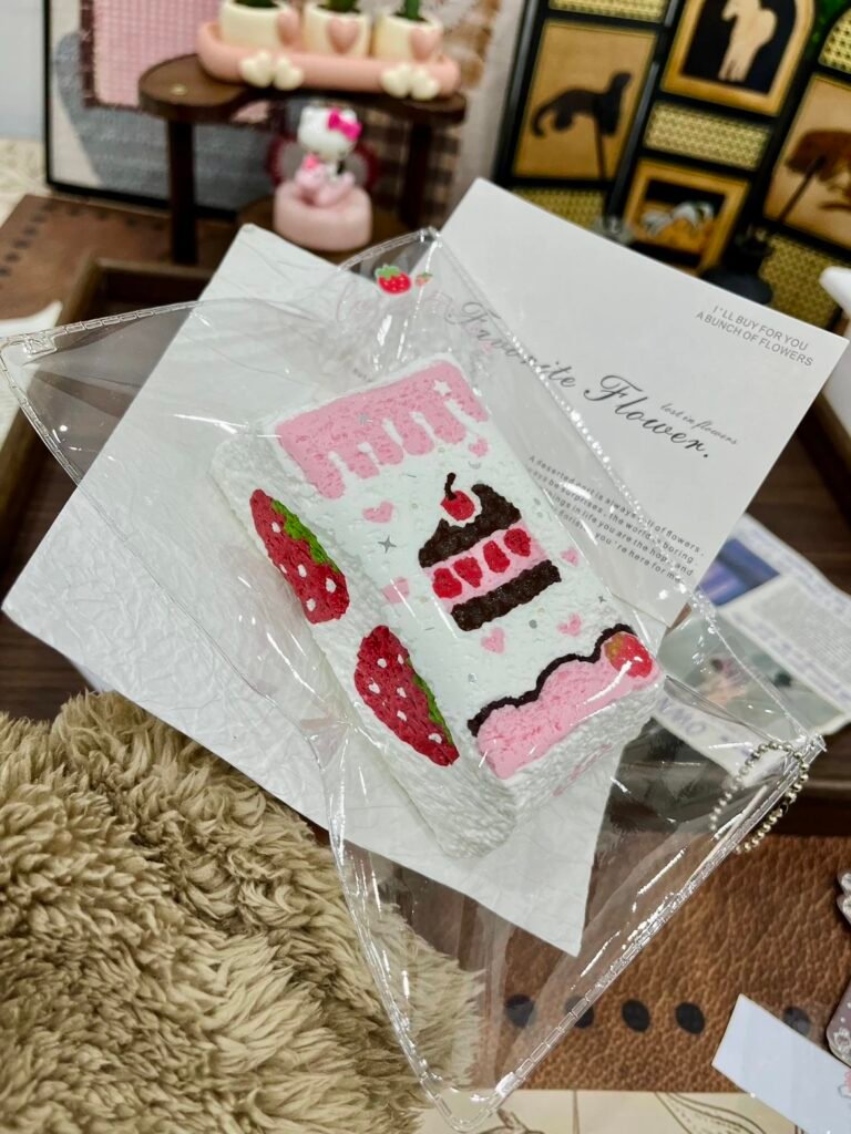 280046 Leyou Studio Strawberry Rich Chocolate Cake Slice / 乐油studio 草莓浓巧切块蛋糕