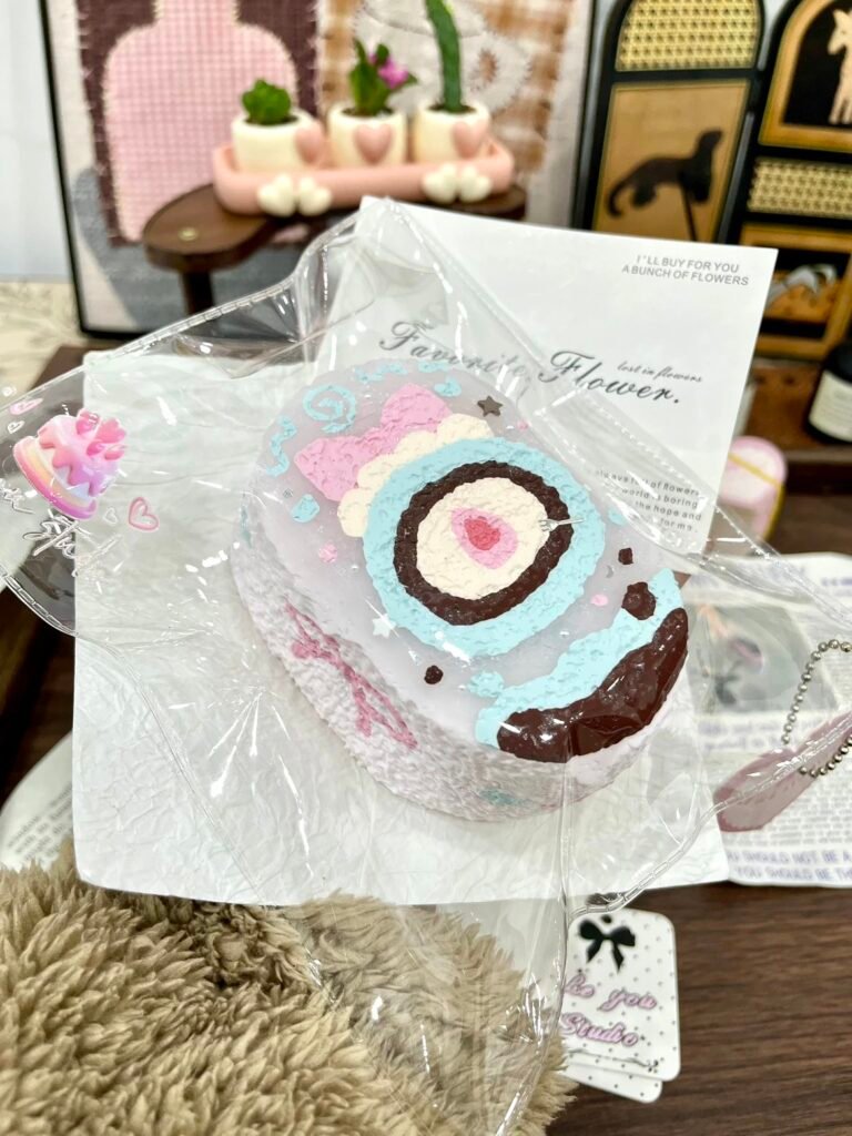 280057 Leyou Studio Mint Chocolate Cream Swiss Roll / 乐油studio 薄巧奶油瑞士卷