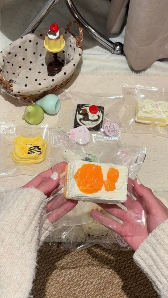 528000 Libaitian Mango Cake / 梨拜天 芒果糕
