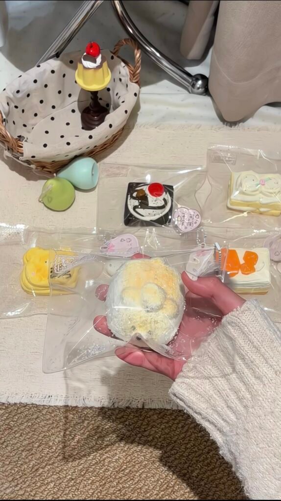 528001 Libaitian Flocked Bread Puppy / 梨拜天 裹绒面包狗