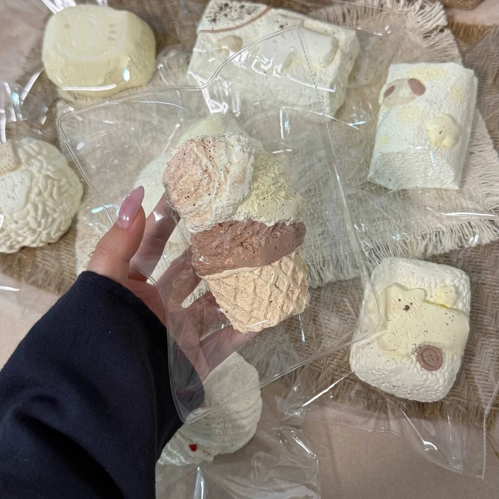 330005 Lizigao Tiramisu Ice Cream Cone (Mochi Clay Texture Series) / 栗子糕的捏 提拉米苏甜筒（麻薯泥触感系列）