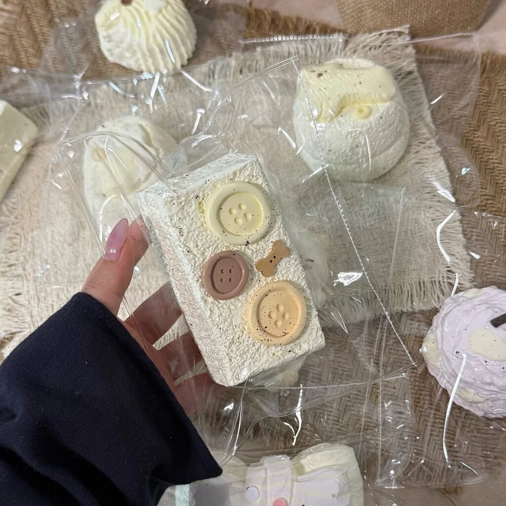 330013 Lizigao Button Long Toast (Light Yogurt Clay Texture Series) / 栗子糕的捏 纽扣长吐司（轻酸奶泥触感系列）