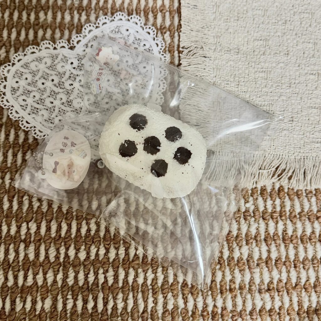 415013 Lucky Sheep Fresh Coconut Polka Dot Mini Senbei (Milk Cake Clay Texture Series) / 幸运羊 生椰波点小仙贝（奶糕泥触感系列）