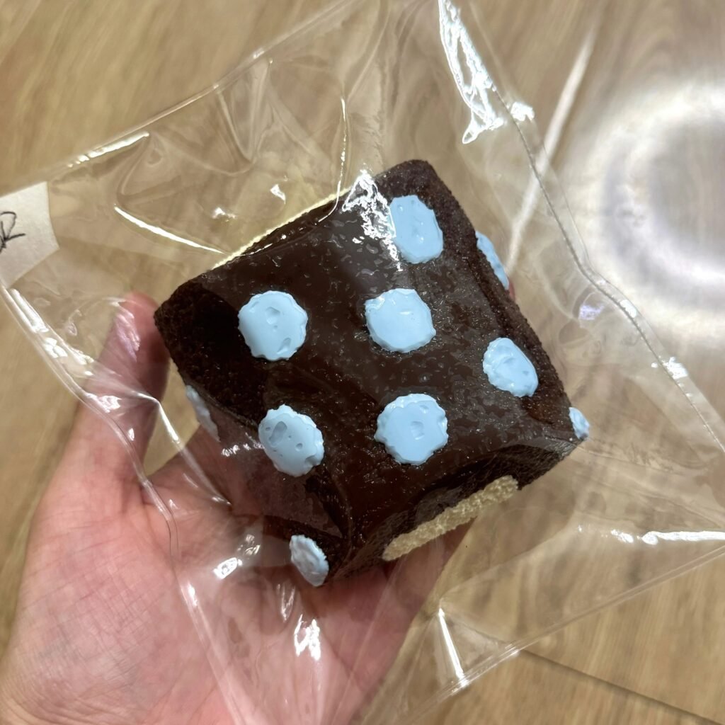 415041 Lucky Sheep Salted Chocolate Cream Polka Dot Roll - Cosmetic Defect (Extra Soft Clay Texture Series) / 幸运羊 盐巧奶油波点卷（瑕疵）（超软泥触感系列）