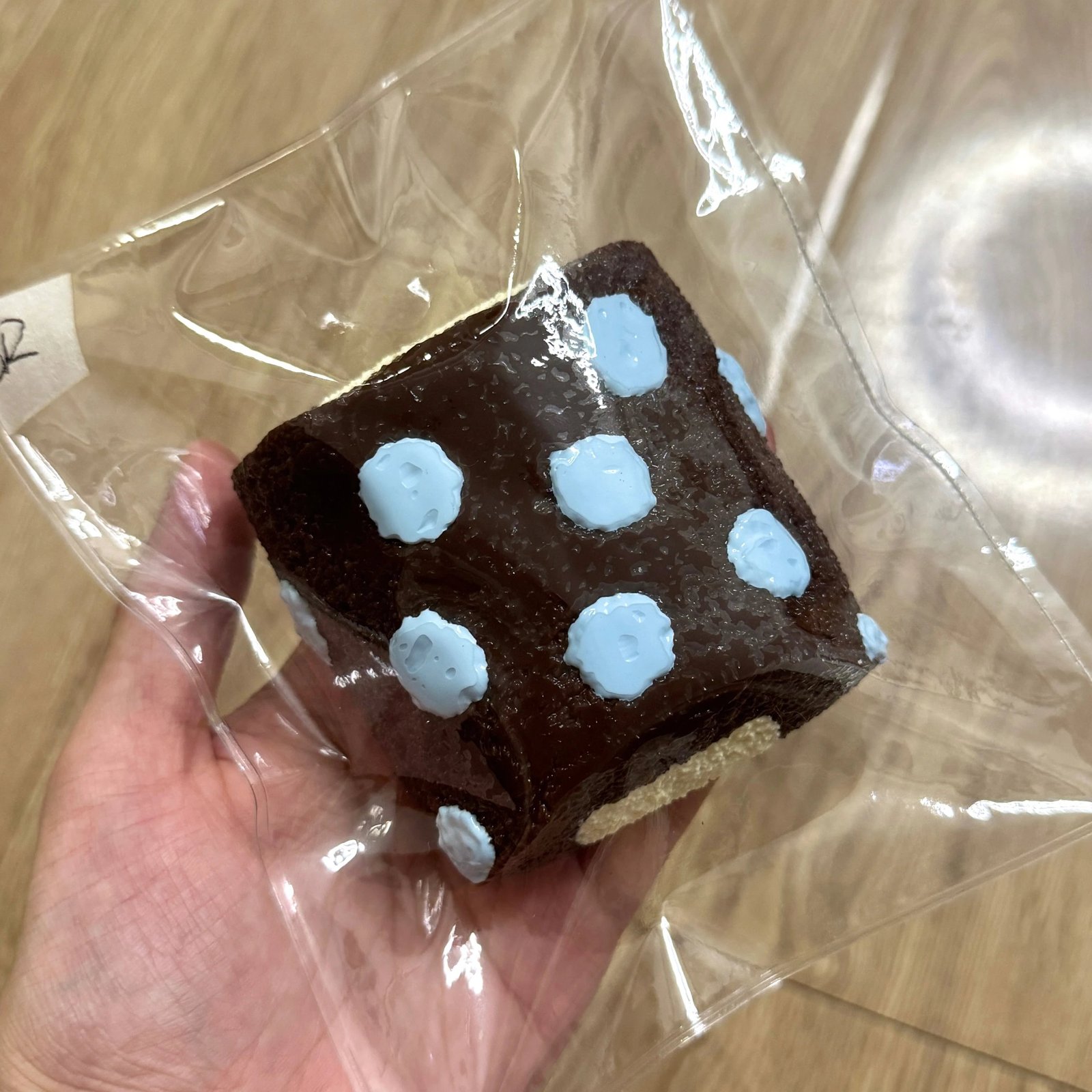 415041 Lucky Sheep Salted Chocolate Cream Polka Dot Roll - Cosmetic Defect (Extra Soft Clay Texture Series) / 幸运羊 盐巧奶油波点卷(瑕疵)(超软泥触感系列)