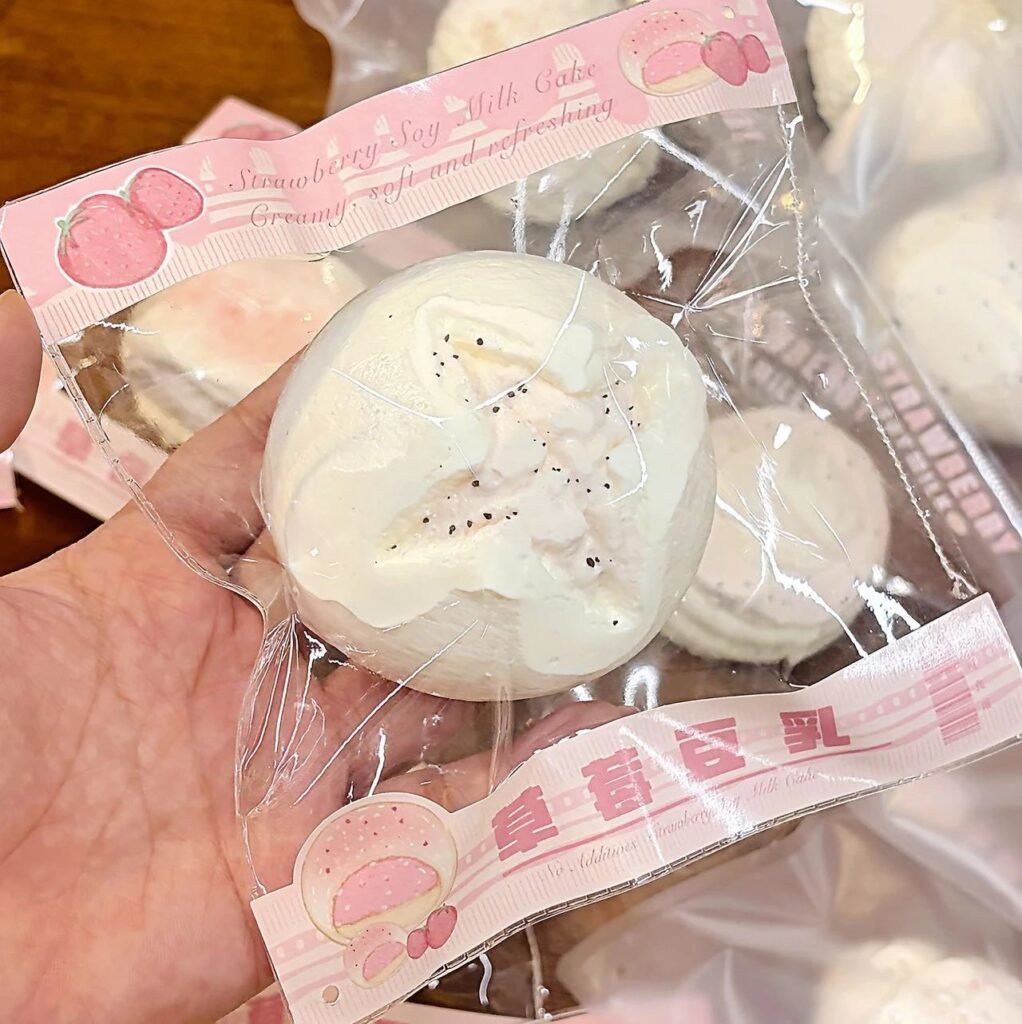 113016 Linli Grape Strawberry Pretzel Bun (Cheese Clay Texture Series) / 林里葡萄 草莓碱水包（乳酪泥触感系列）