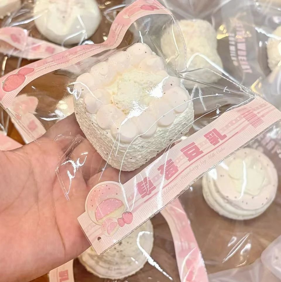 113020 Linli Grape Strawberry Cream Square Cake (Cheese Clay Texture Series) / 林里葡萄 草莓奶油方蛋糕（乳酪泥触感系列）