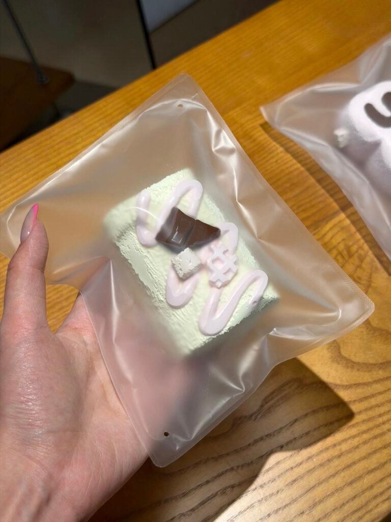 486000 Llz Squishy Strawberry Chocolate Marshmallow (Glutinous Cream Texture Series) / llz捏 莓巧棉花糖（糯奶油触感系列）