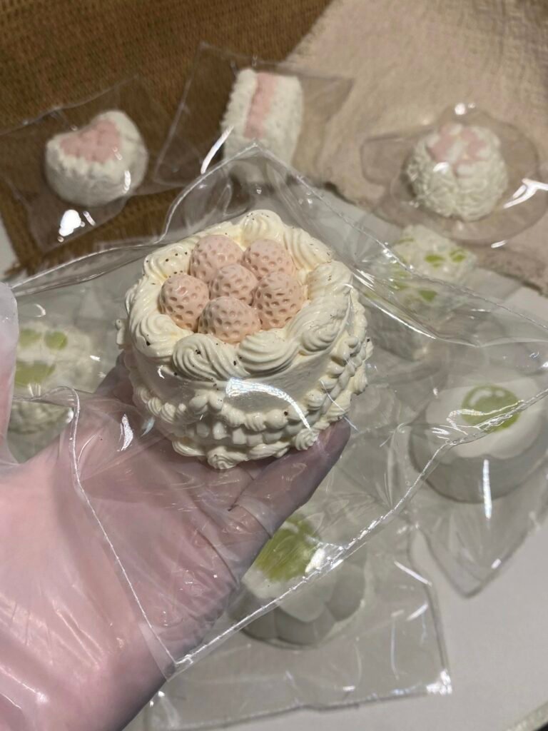 353001 Liaoli Shu Shifu Watery Strawberry Cake (Watery Texture Series) / 料理鼠师傅 水感草莓蛋糕（水感触感系列）