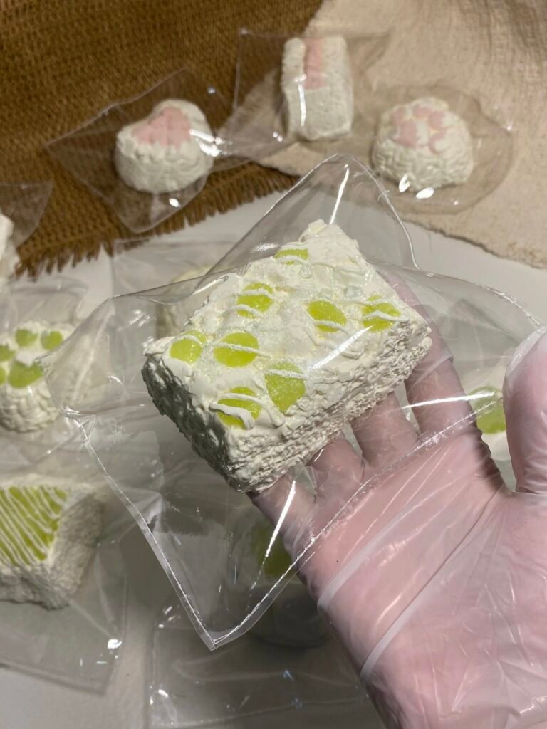 353006 Liaoli Shu Shifu Green Grape Gummy Sachima (Cream Clay Texture Series) / 料理鼠师傅 青提软糖沙琪玛（奶油泥触感系列）