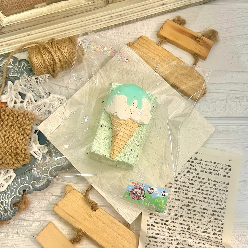 97037 Luluoluo Mint Ice Cream Toast (Whipped Cream Texture Series) / 露酪酪 薄荷冰激凌吐司（绵奶油触感系列）