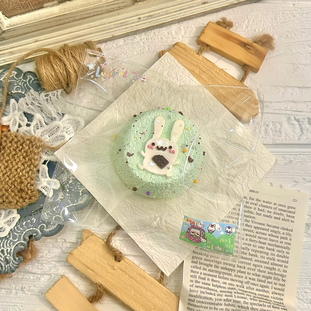 97038 Luluoluo Bunny Round Toast - Mint (Whipped Cream Texture Series) / 露酪酪 兔兔圆吐司薄荷色（绵奶油触感系列）