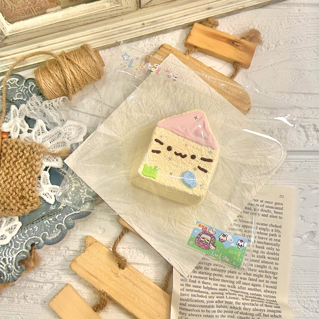 97042 Luluoluo Cat House - Pink (Soft Dry Cheese Texture Series) / 露酪酪 小猫房子粉（软干酪触感系列）
