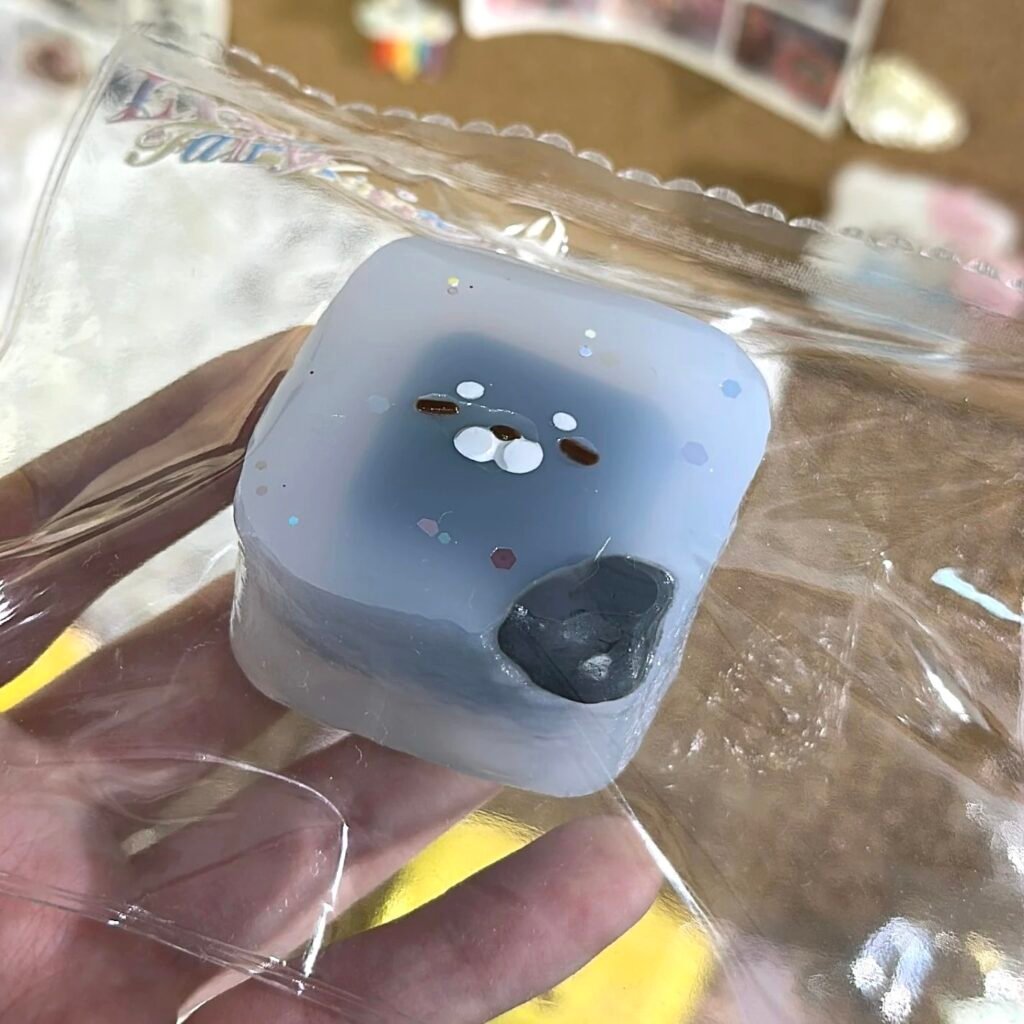 83054 Lxx Fairyland Black Sesame Seal Square - Filling Discoloration B (Dry Cream Texture Series) / Lxx捏捏fairyland 海豹小方黑芝麻馅·外馅色沉瑕疵二(干奶油触感系列)