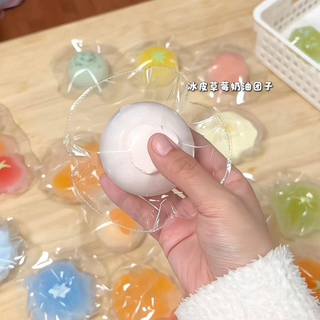 47077 Mango Snow-Skin Strawberry Cream Dango (Dry Resistance Clay Texture Series) / 芒狗狗 冰皮草莓奶油团子（干阻泥触感系列）