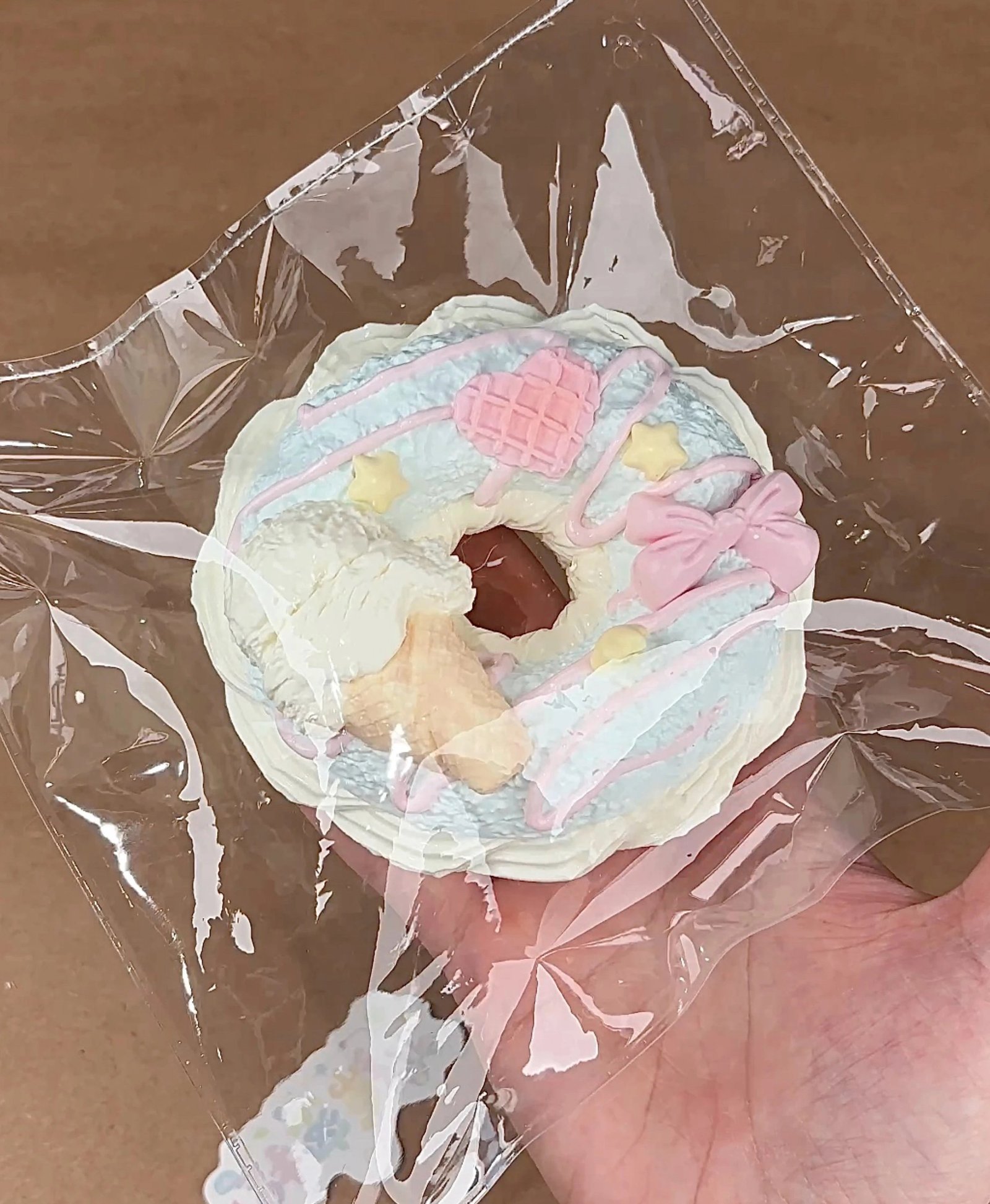 526000 Mianmi Squishy Ice Cream Doughnut (Cotton Clay Texture Series) / 绵密捏 冰淇淋甜甜圈(绵绵泥触感系列)