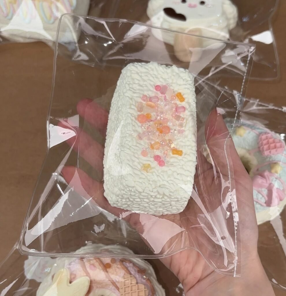 526009 Mianmi Squishy Long Rice Ball (Thick Cream Texture Series) / 绵密捏 长饭团（厚奶油触感系列）