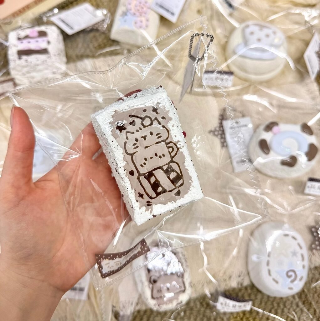 222012 Miracle Didi Hand-Painted Blind Box - Senbei or Short Toast (Dry Mochi Clay Texture Series) / Miracle Didi 手绘系列盲盒·仙贝短吐司(干糯泥触感系列)